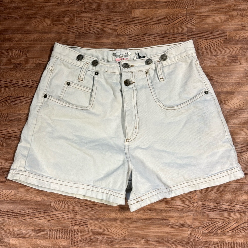 DENIM REPUBLIC WHITE JEAN SHORTS SIZE MEDIUM